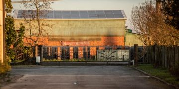 Finance Your Energy Storage: US Loans, Leases & Incentives - Cover Image