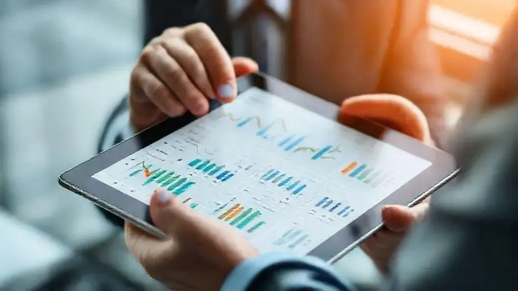 Evaluating risks and rewards Evaluating risks and rewards